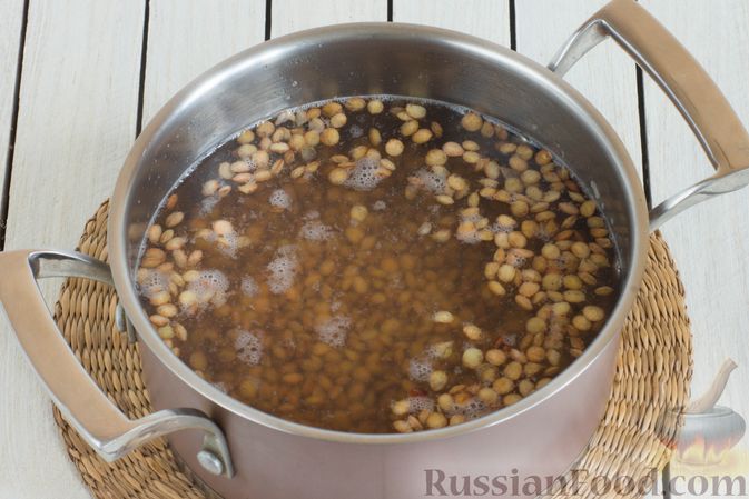 Фото приготовления рецепта: Чечевичный суп-пюре с помидорами - шаг №2
