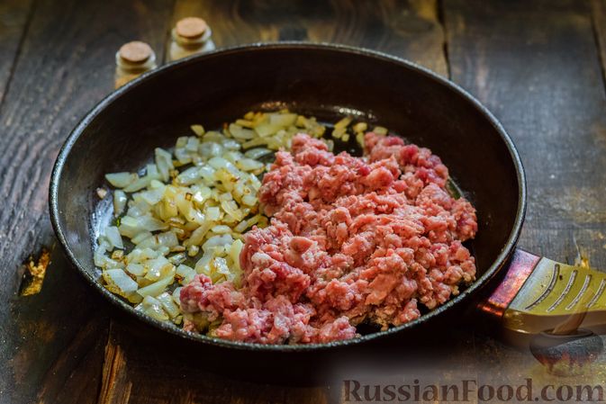 Фото приготовления рецепта: Запеканка из капусты с мясным фаршем (в духовке) - шаг №3