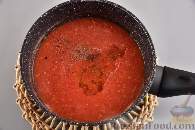 Фото приготовления рецепта: Томатный суп-пюре с перцем чили - шаг №7