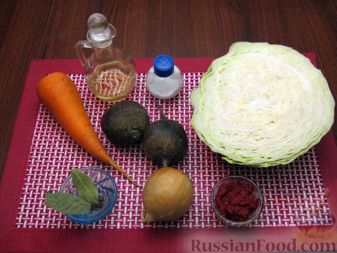 Фото приготовления рецепта: Капуста, тушенная с морковью и свёклой - шаг №1