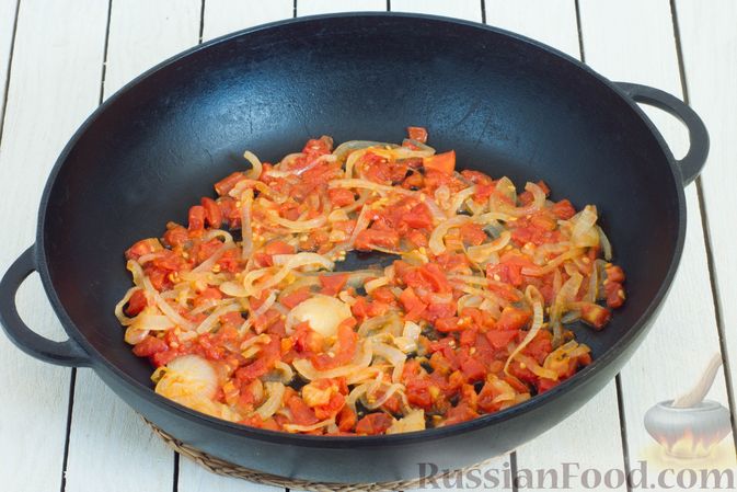 Фото приготовления рецепта: Баклажаны с помидорами, луком и сладким перцем - шаг №13