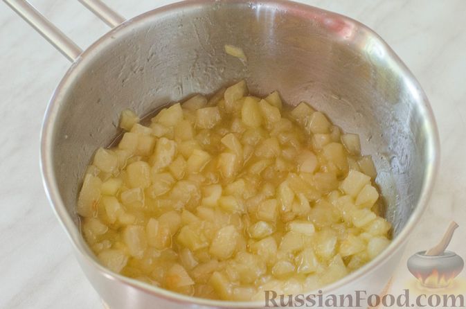 Фото приготовления рецепта: Песочный тарт с яблоками и орехами - шаг №10