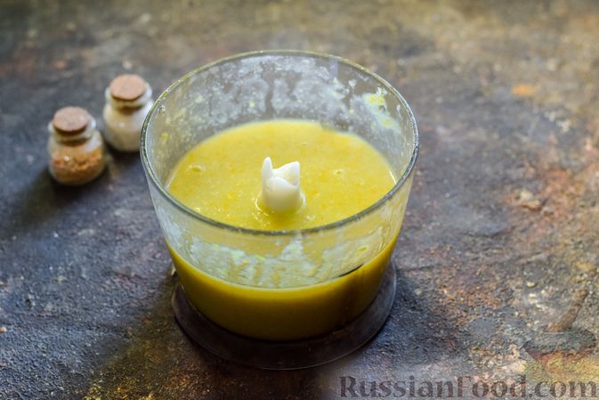 Фото приготовления рецепта: Крем-суп из свеклы с кабачком и куриной грудкой - шаг №14