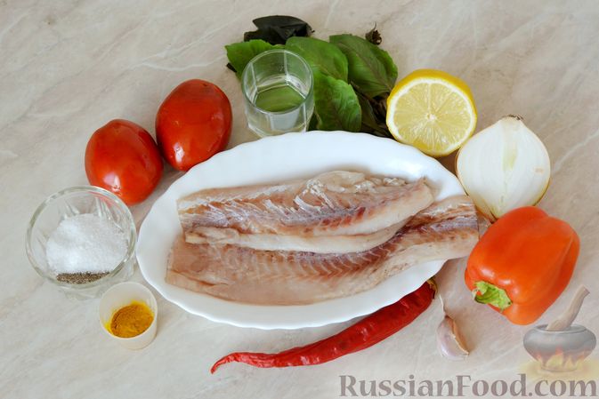 Фото приготовления рецепта: Рыба, запечённая под соусом из сладкого перца и помидоров - шаг №1
