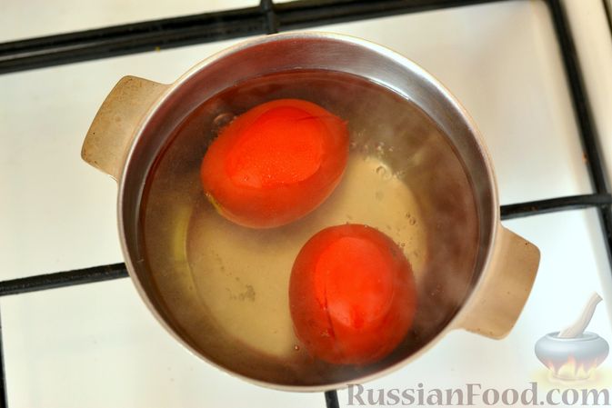 Фото приготовления рецепта: Рыба, запечённая под соусом из сладкого перца и помидоров - шаг №2