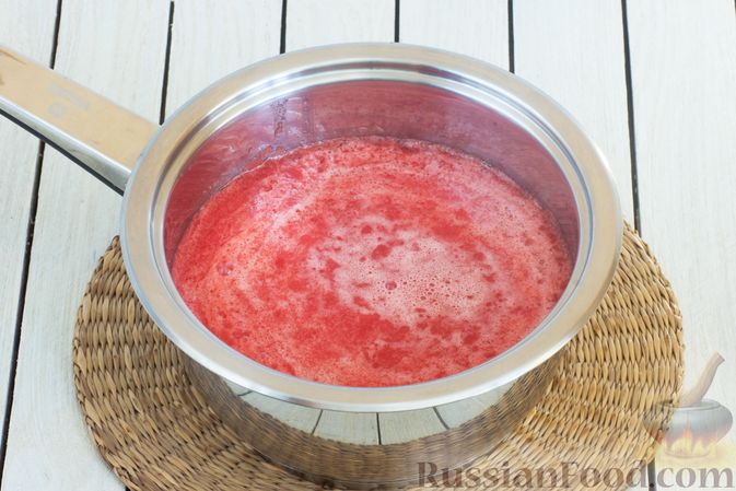 Фото приготовления рецепта: Помидоры в томатном соке на зиму - шаг №2