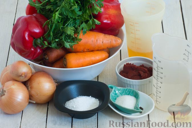 Фото приготовления рецепта: Салат из моркови с болгарским перцем, на зиму (без уксуса) - шаг №1