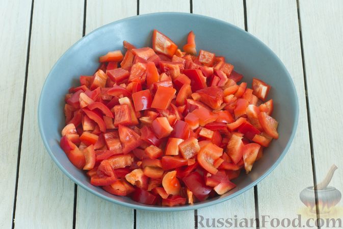 Фото приготовления рецепта: Салат из моркови с болгарским перцем, на зиму (без уксуса) - шаг №4