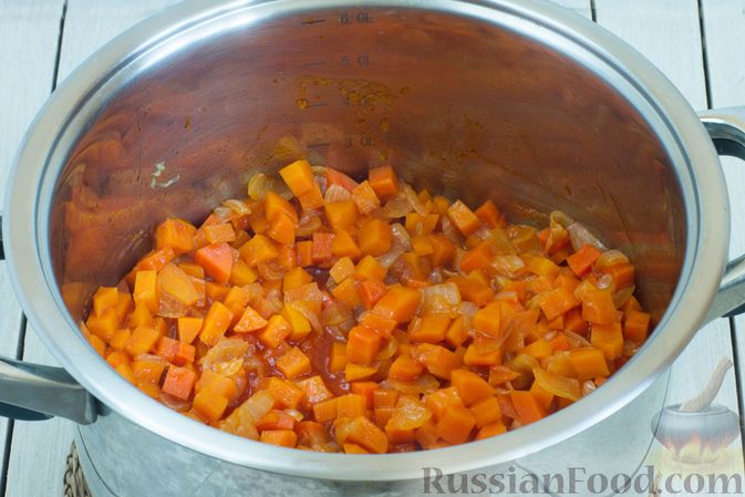Фото приготовления рецепта: Салат из моркови с болгарским перцем, на зиму (без уксуса) - шаг №9