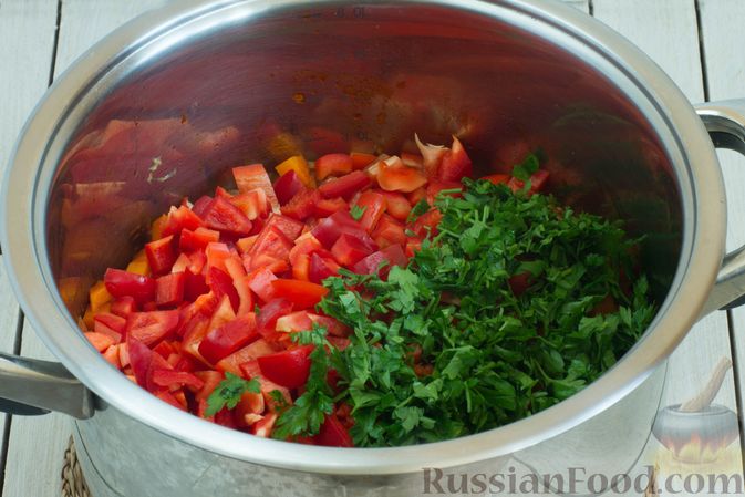 Фото приготовления рецепта: Салат из моркови с болгарским перцем, на зиму (без уксуса) - шаг №10