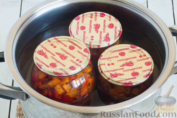 Фото приготовления рецепта: Салат из моркови с болгарским перцем, на зиму (без уксуса) - шаг №14