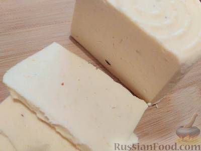 Фото к рецепту: Сыр по-домашнему, из молока и кефира