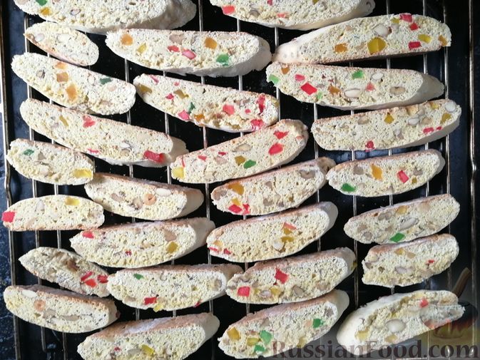 Фото приготовления рецепта: Печенье кантучини с орехами и цукатами - шаг №11