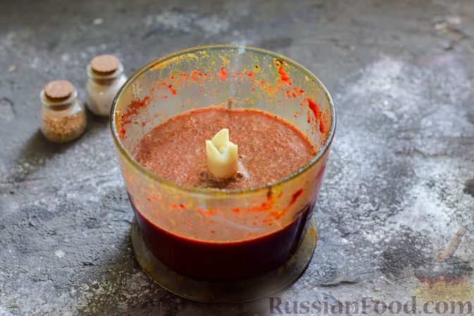 Фото приготовления рецепта: Пряный свекольный крем-суп с обжаренным нутом - шаг №11