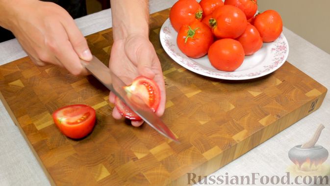 Фото приготовления рецепта: Закуска из томатов по-астрахански - шаг №2