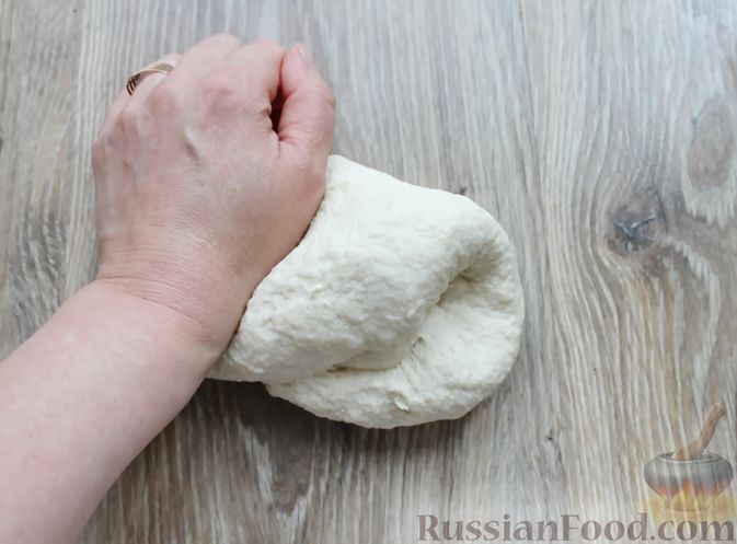 Фото приготовления рецепта: Дрожжевой хлеб на сковороде - шаг №7