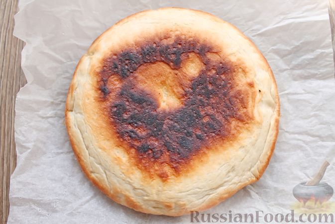 Фото приготовления рецепта: Дрожжевой хлеб на сковороде - шаг №16