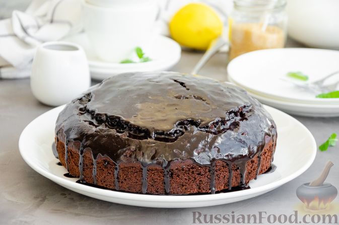 Фото приготовления рецепта: Шоколадный пирог со свёклой - шаг №16
