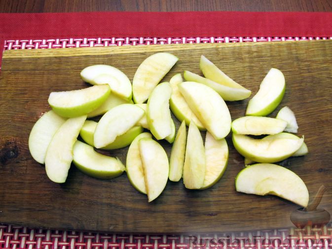 Фото приготовления рецепта: Свинина в соево-имбирном маринаде, запечённая с яблоками - шаг №12