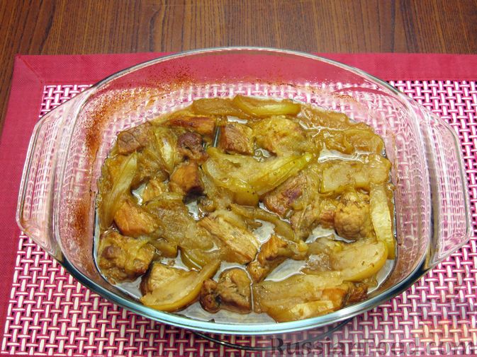 Фото приготовления рецепта: Свинина в соево-имбирном маринаде, запечённая с яблоками - шаг №19