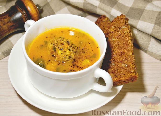 Фото к рецепту: Морковный суп-пюре с фрикадельками из куриного фарша