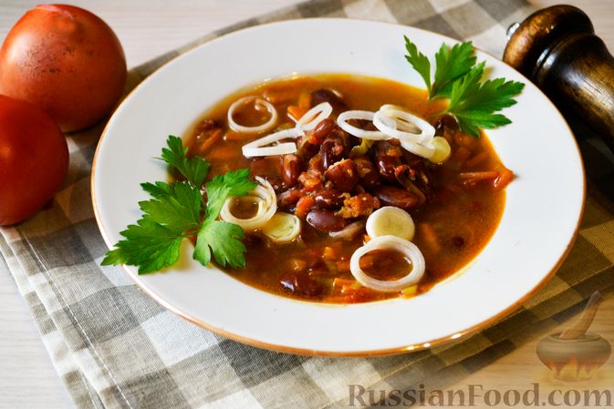 Фото приготовления рецепта: Фасолевый суп с луком-пореем и помидорами - шаг №14
