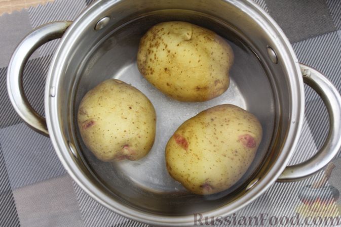 Фото приготовления рецепта: Яичница в картофельных корзиночках (в духовке) - шаг №2
