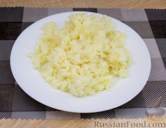 Фото приготовления рецепта: Яичница в картофельных корзиночках (в духовке) - шаг №3