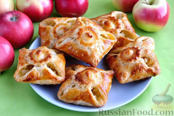 Фото приготовления рецепта: Слоёные пирожки-конвертики с яблоками - шаг №12
