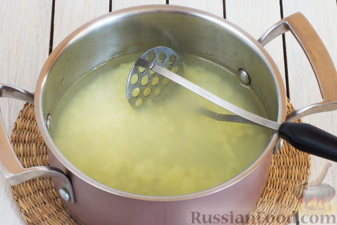 Фото приготовления рецепта: Суп с тыквой, шампиньонами и вермишелью - шаг №8