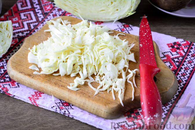 Фото приготовления рецепта: Салат из капусты, свёклы и лука, с тмином (на зиму) - шаг №5