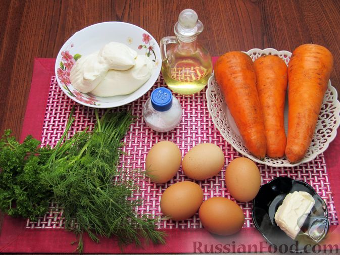 Фото приготовления рецепта: Морковный рулет с начинкой из сливочного сыра и зелени - шаг №1