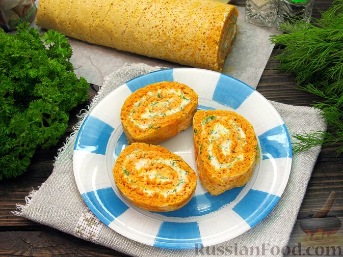 Фото приготовления рецепта: Морковный рулет с начинкой из сливочного сыра и зелени - шаг №17