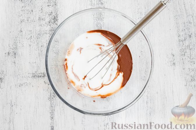 Фото приготовления рецепта: Шоколадный чиа-пудинг с йогуртом - шаг №3
