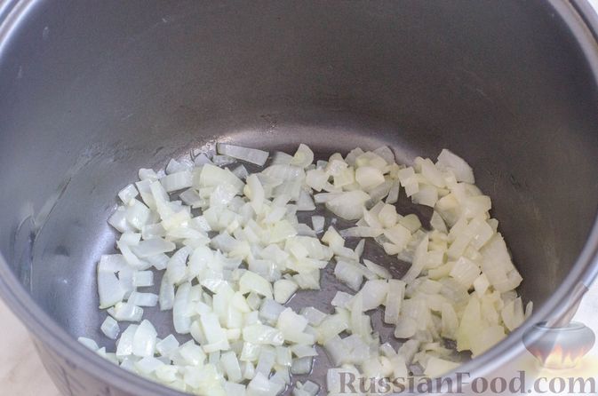 Фото приготовления рецепта: Свекольный суп-пюре с капустой и луком-пореем - шаг №6