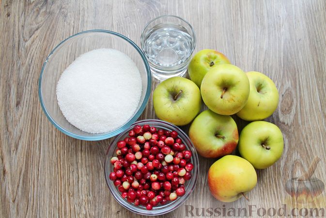 Фото приготовления рецепта: Компот из яблок и клюквы (на зиму) - шаг №1