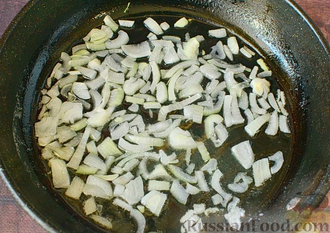 Фото приготовления рецепта: Капустный суп с рисом и сливками - шаг №5