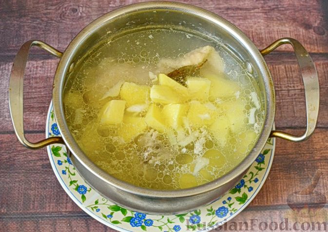 Фото приготовления рецепта: Капустный суп с рисом и сливками - шаг №9