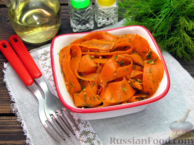 Фото к рецепту: Пикантная закуска из моркови с горчицей, соевым соусом и зеленью