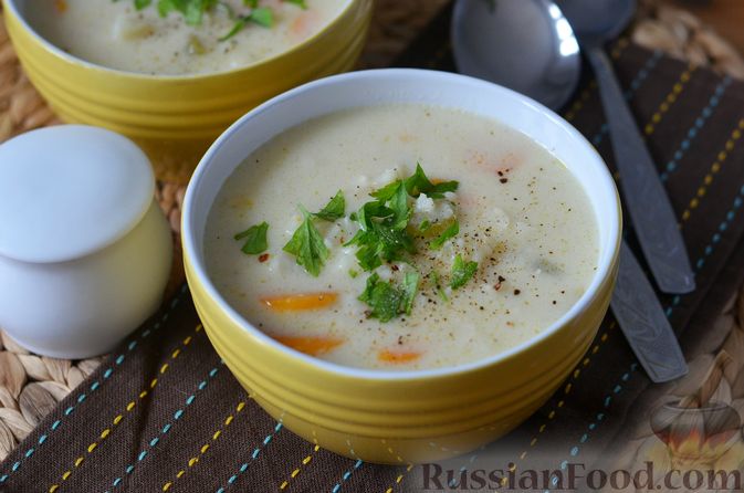 Фото к рецепту: Овощной суп с цветной капустой и молочно-сырным соусом