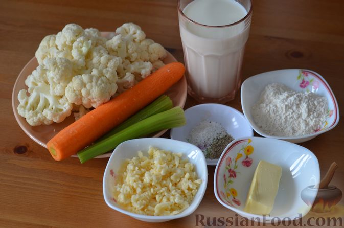 Фото приготовления рецепта: Овощной суп с цветной капустой и молочно-сырным соусом - шаг №1