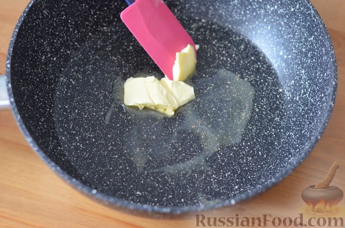 Фото приготовления рецепта: Овощной суп с цветной капустой и молочно-сырным соусом - шаг №6