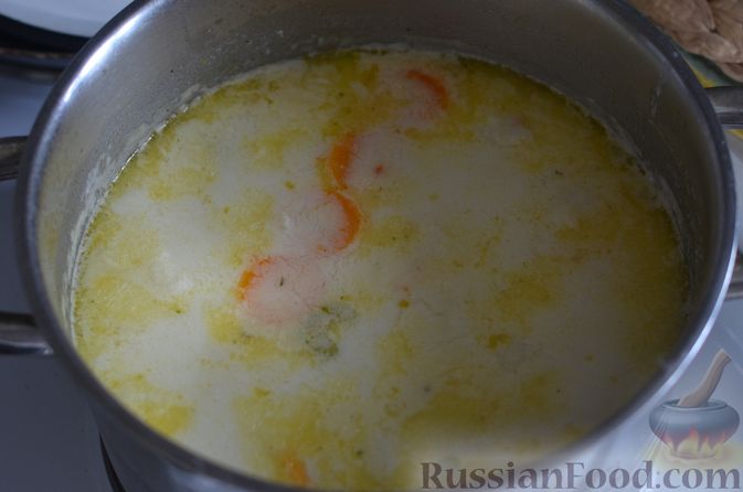 Фото приготовления рецепта: Овощной суп с цветной капустой и молочно-сырным соусом - шаг №11