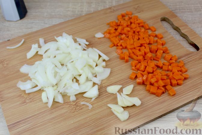 Фото приготовления рецепта: Суп-пюре из свёклы и чечевицы - шаг №4