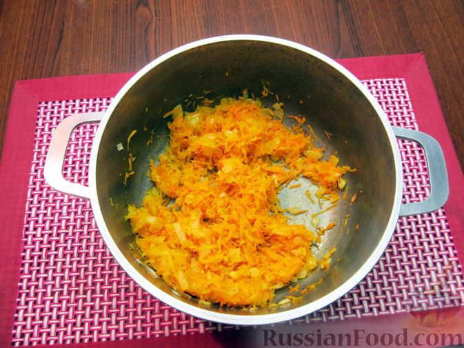 Фото приготовления рецепта: Тыквенный крем-суп с сухариками - шаг №6