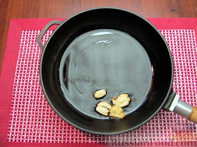 Фото приготовления рецепта: Тыквенный крем-суп с сухариками - шаг №16