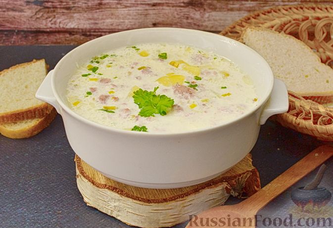 Фото приготовления рецепта: Сырный суп с мясным фаршем и луком-пореем - шаг №8