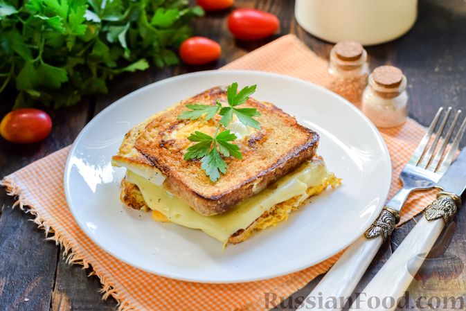 Фото приготовления рецепта: Сэндвич с яйцом и сыром - шаг №8
