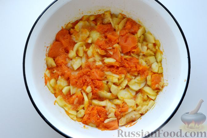 Фото приготовления рецепта: Яблочно-тыквенный джем с апельсином и корицей - шаг №9