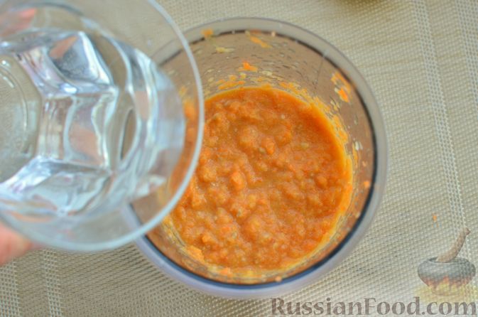 Фото приготовления рецепта: Морковно-яблочный смузи с апельсином и семечками подсолнечника - шаг №8